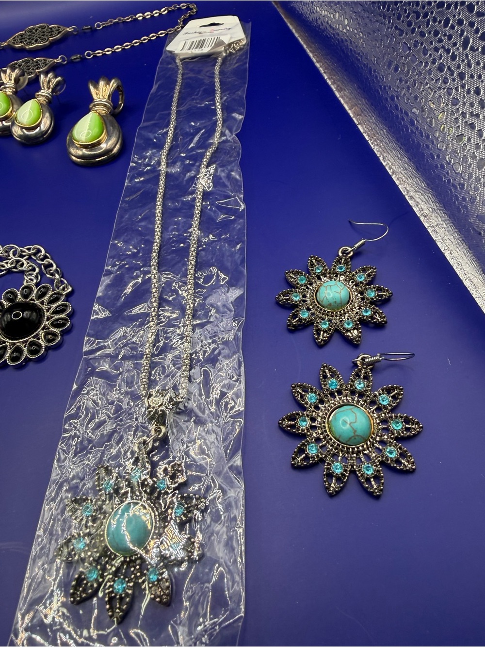 11 piece Necklace and Earrings Bundle - Picture 6 of 6